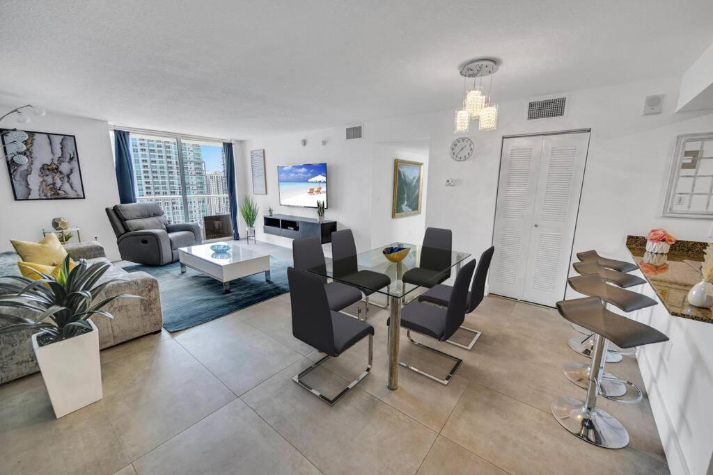 Apartment 37th Floor Amazing Spacious Unit With Parking Miami