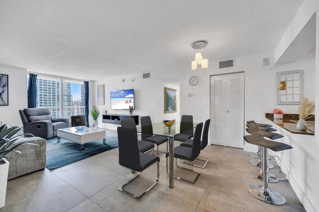 Apartamento 37th Floor Amazing Spacious Unit With Parking