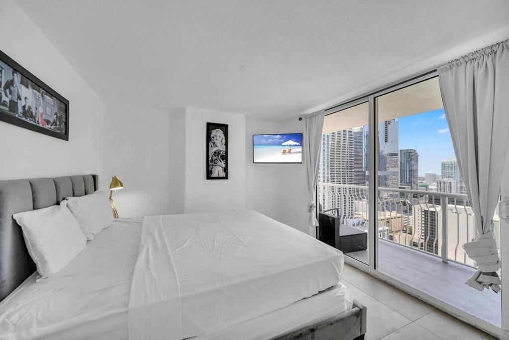 Apartment 37th Floor Amazing Spacious Unit With Parking Miami