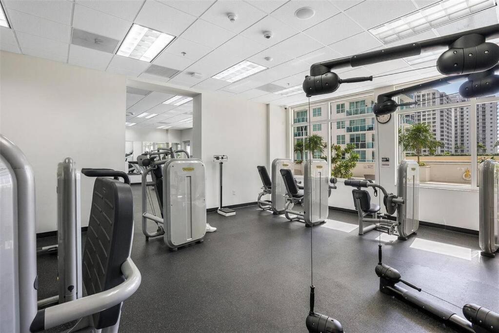 Apartamento 37th Floor Amazing Spacious Unit With Parking
