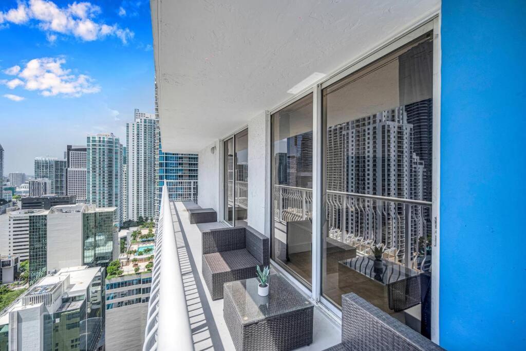 Apartment 37th Floor Amazing Spacious Unit With Parking Miami